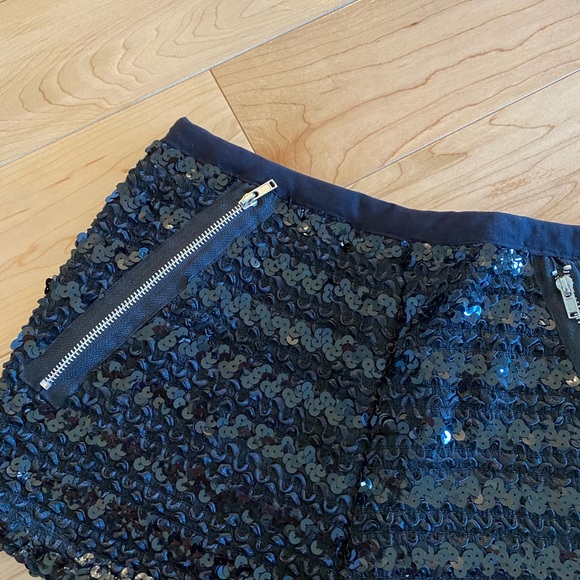 Sequins shorts - Picture 2 of 3